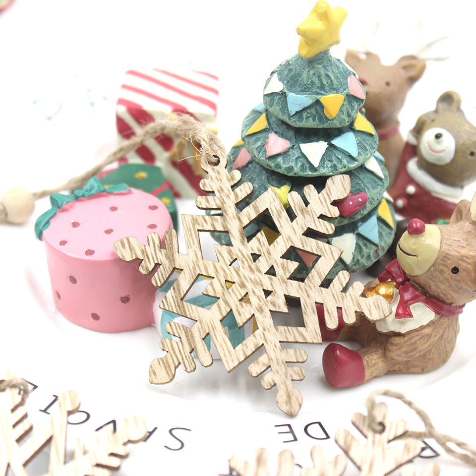 Wood crafts Christmas Snowflake Pendant Christmas Tree Snowflake Decoration Wooden Handicraft Gift Pendant