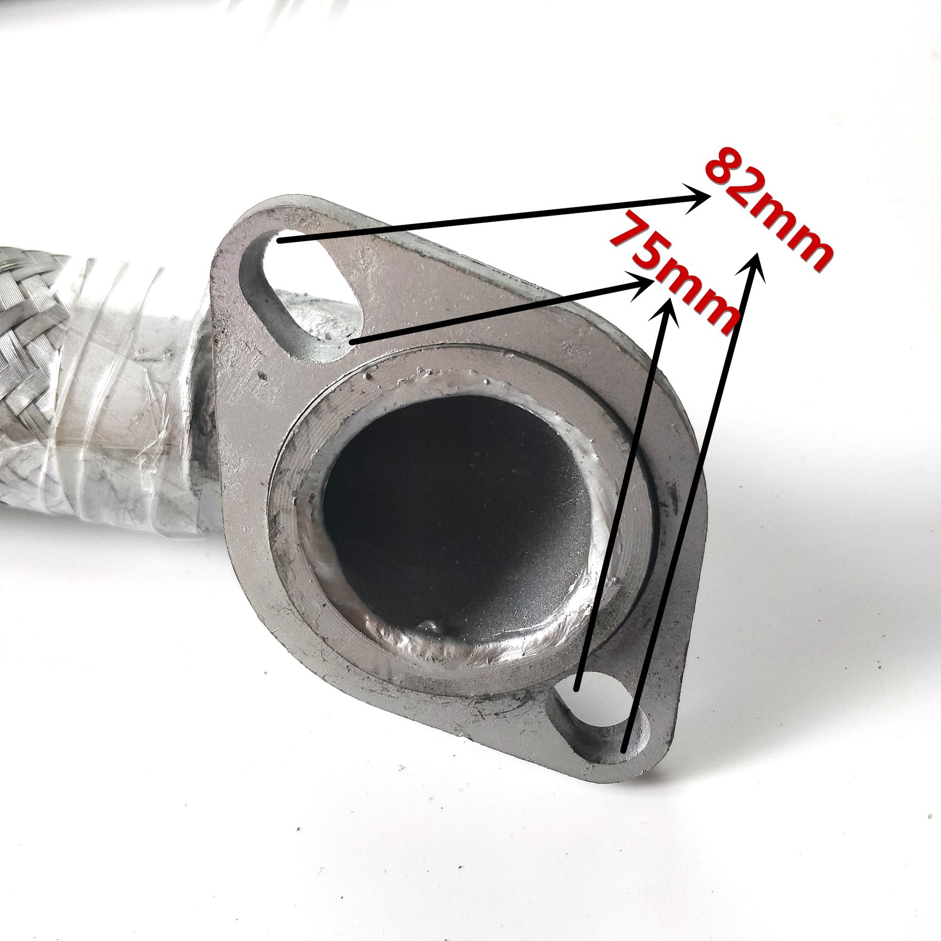 The soft connection flange of the exhaust pipe of agricultural vehicles is refit with 2, 3, 4 cylinder refit with 5 wheels