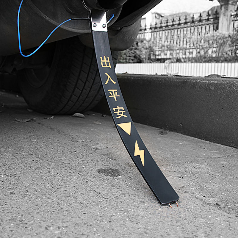 The automobile USES the electrostatic drag belt anti-static grounding chain exhaust bobbin suspension to release the eliminator pendant