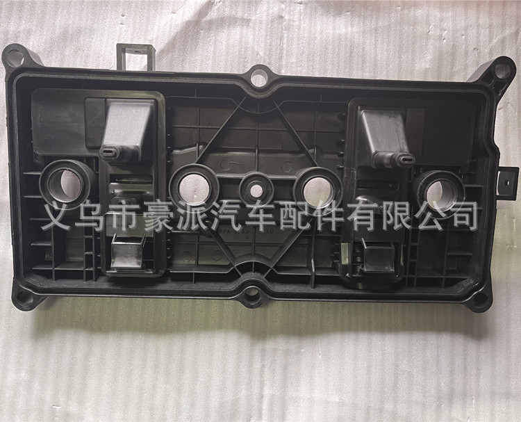 Suitable for Nissan Teana Qashqai Xuan Yi Qijun Valve Cover Engine Valve Cover