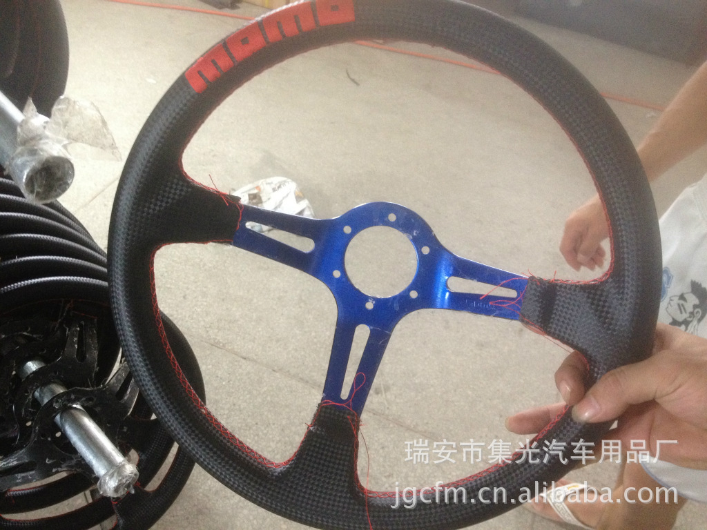 Factory Direct Sales New Carbon Fiber Momo Imitation Racing Car Universal Super Cool Fashion Pu Modified Steering Wheel