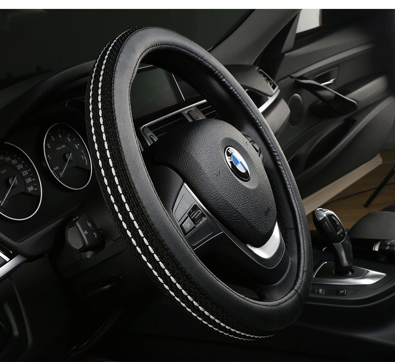 The new summer ice wire car has a steering wheel cover that is skid-proof and sweat-absorbing
