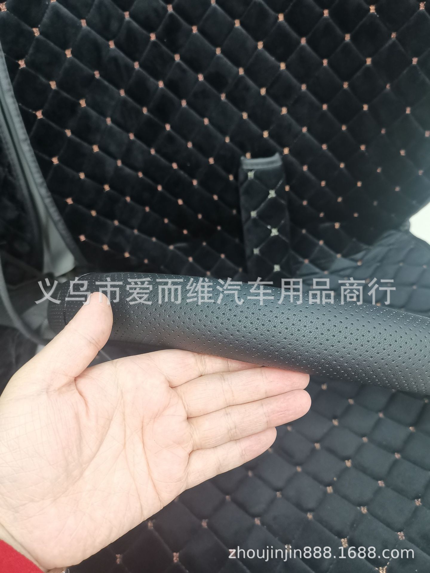 The factory wholesale automobile steering wheel covers imported leather automobile steering wheel 38cm automobile steering wheel cover