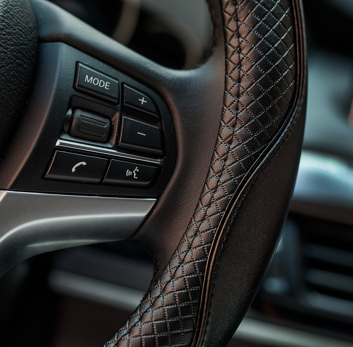 Car Embossed Leather Steering Wheel Cover Car Universal Grip Cover Tmall Amazon Factory Direct Delivery 131