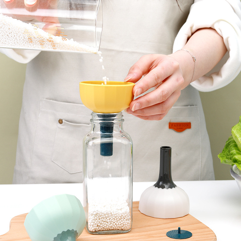 Kitchen Tools Mini Funnel Liquid Sub-Packaging Leak Kitchen Multi-Function with Filter Screen High Temperature Resistant Filter Oil Leakage