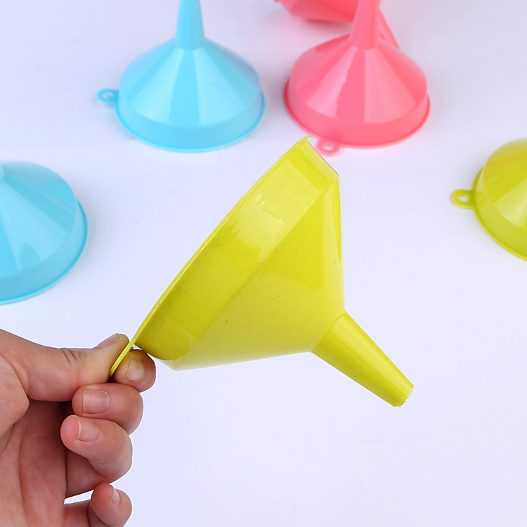 Multi-Functional Kitchen Plastic Funnel Filter Wine Funnel Oil Leakage One Yuan Two Yuan Store Supply Wholesale Stall Hot Sale