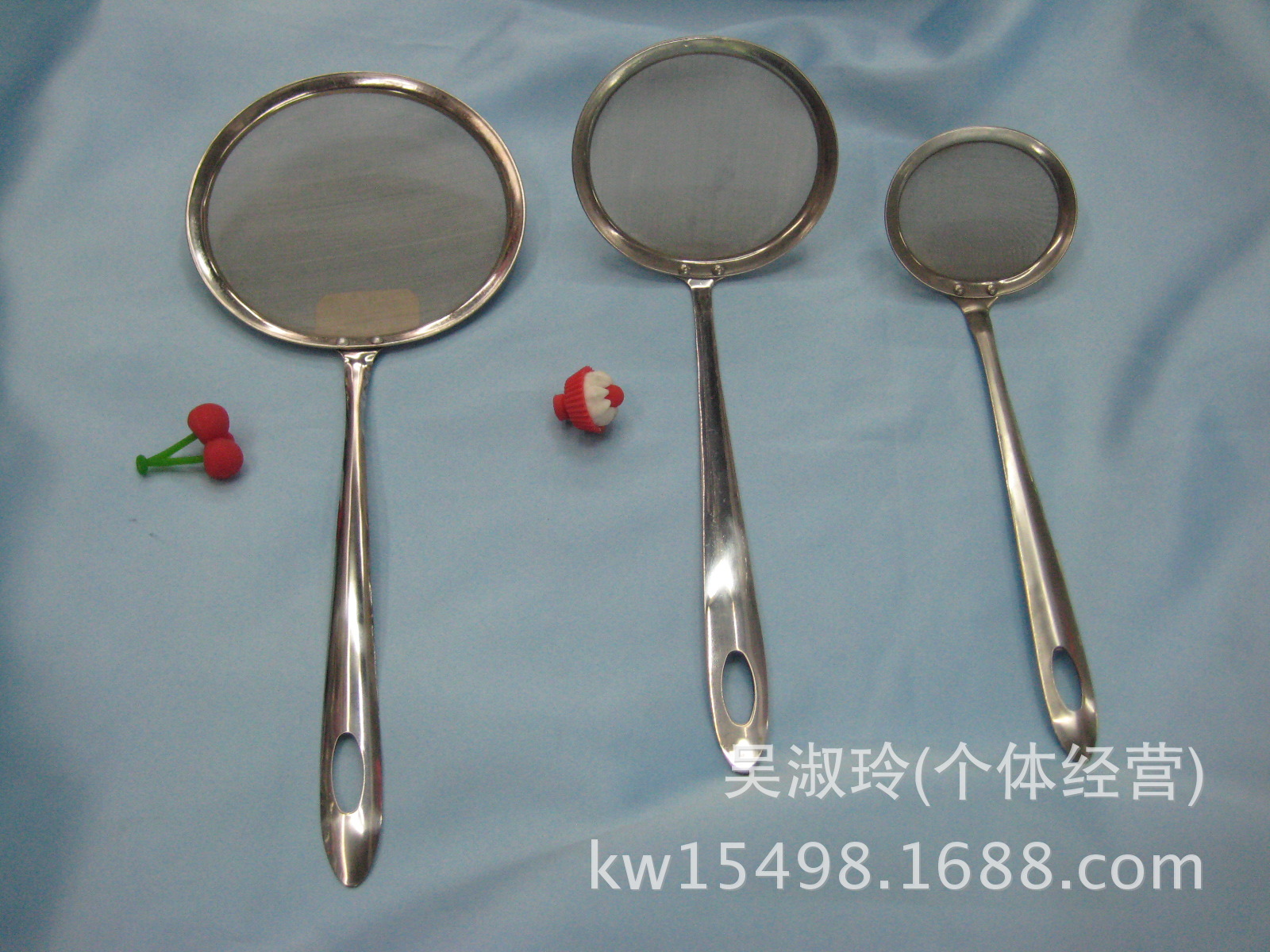 Factory Direct Sales Stainless Steel Fine Mesh Oil Insulation Colander Stainless Steel Pots Bubble Net Filtering Strainer Colander Spoon