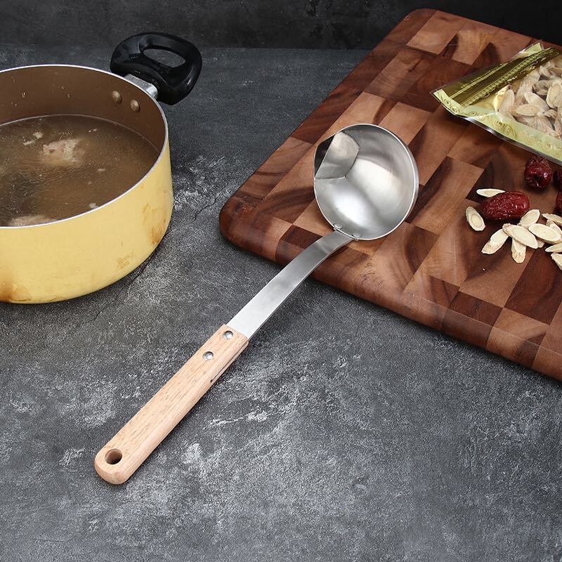 HUASU Best-Seller on Douyin Creative 304 Grease Strainer Household Stainless Steel over Ladle Oil Filter Wooden Handle Spoon Oil Separator