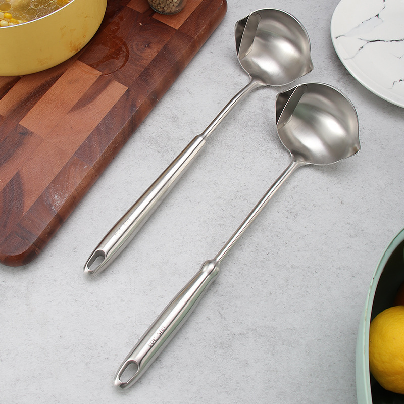 304 Stainless Steel Grease Strainer Steel Handle Integrated Oil Strainer Creative Household Confinement Soup Drinking Spoon Oil Filter