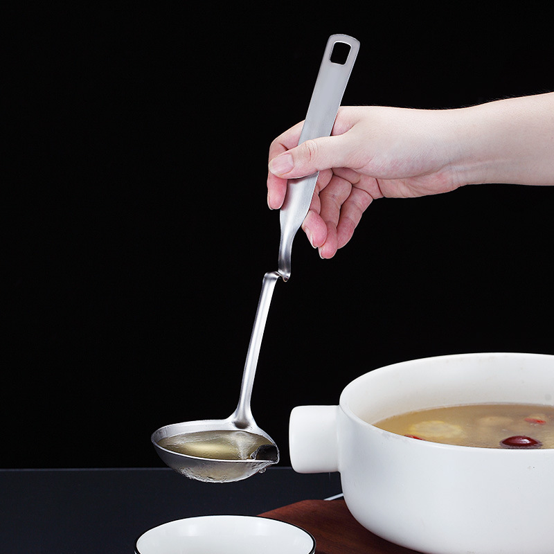 Grease Strainer 304 Stainless Steel Colander Hanging Handle Ladle Oil Filter Factory Direct Sales Hot Pot Slotted Ladle Colander Kitchen Utensils