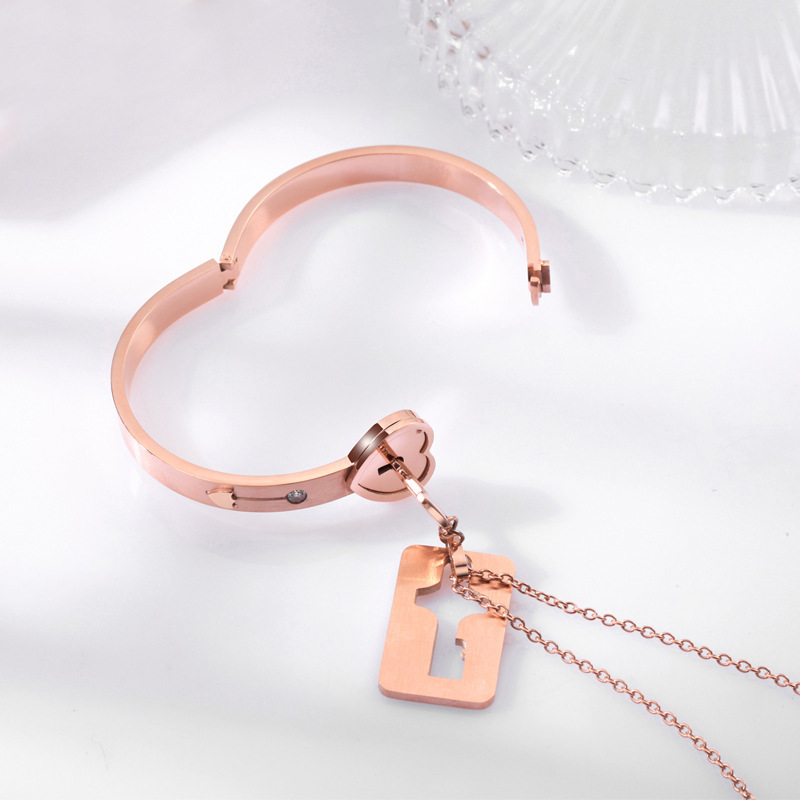 Fashion Creative Style chong shang yun xiao Couple Bracelet Heart Lock HeartShape Lock Titanium Steel Bracelet Key Set