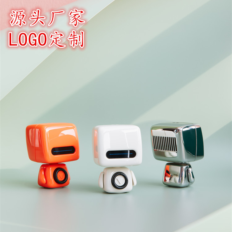 Sanhuo 2020 New Creative Robot Bluetooth Speaker Mini Cute Portable Lock and Load Spray Wireless Speaker Gift
