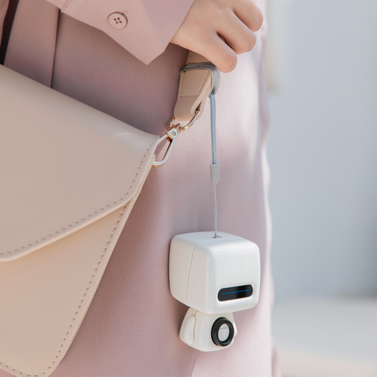 Sanhuo 2020 New Creative Robot Bluetooth Speaker Mini Cute Portable Lock and Load Spray Wireless Speaker Gift