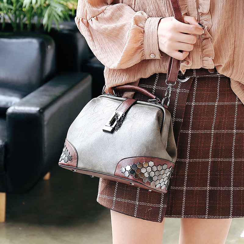 Fall/Winter 2017 New Korean Women Bag Women&#039;s Lock Shoulder Rivet Bag Portable Crossbody Bag One Product Dropshipping Bag