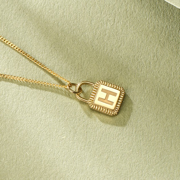 26 Letters Lock Necklace TikTok Blogger Same Style Plated 18K Gold Rose Gold Lock Head Clavicle Chain Female Niche Pendant