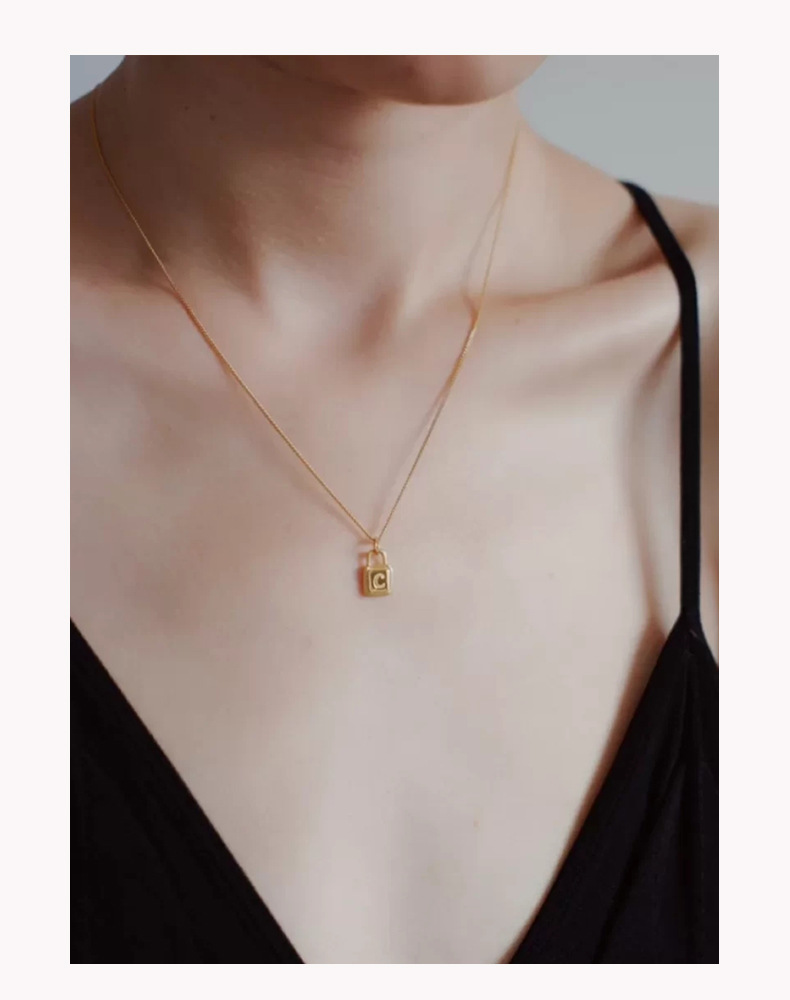 26 Letters Lock Necklace TikTok Blogger Same Style Plated 18K Gold Rose Gold Lock Head Clavicle Chain Female Niche Pendant