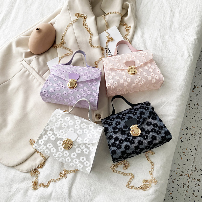 New Flower Women&#039;s Embroidered Bag Casual Small Square Bag Shoulder Messenger Bag Fashion Mobile Phone Bag Lock Chain Small Bag