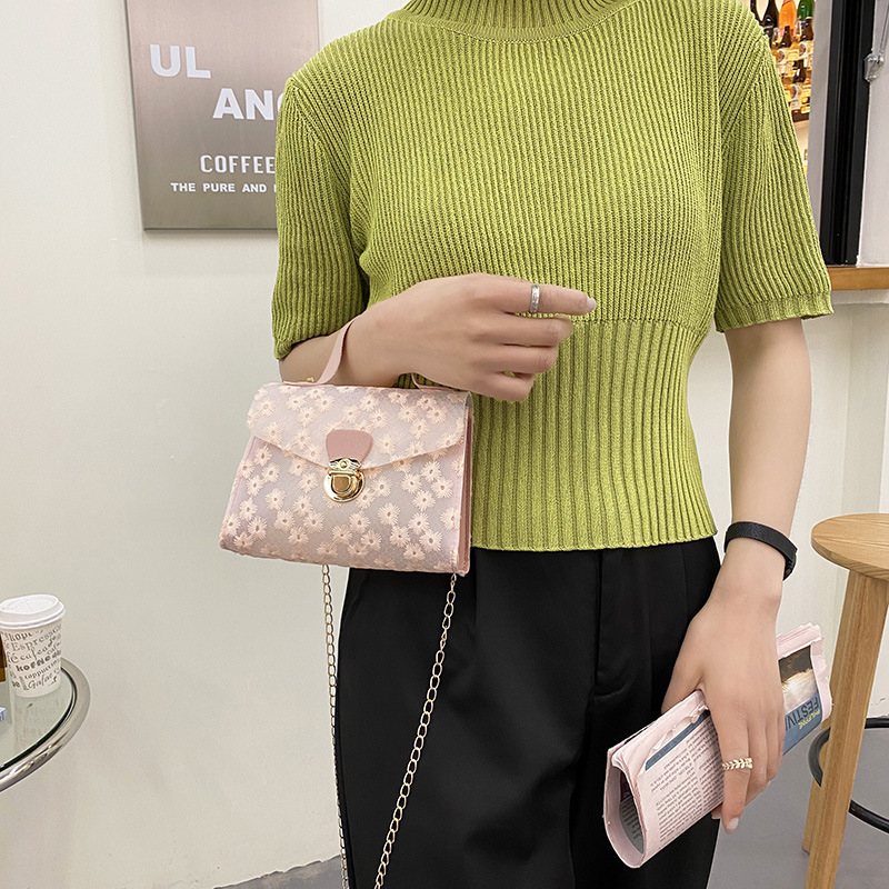 New Flower Women&#039;s Embroidered Bag Casual Small Square Bag Shoulder Messenger Bag Fashion Mobile Phone Bag Lock Chain Small Bag