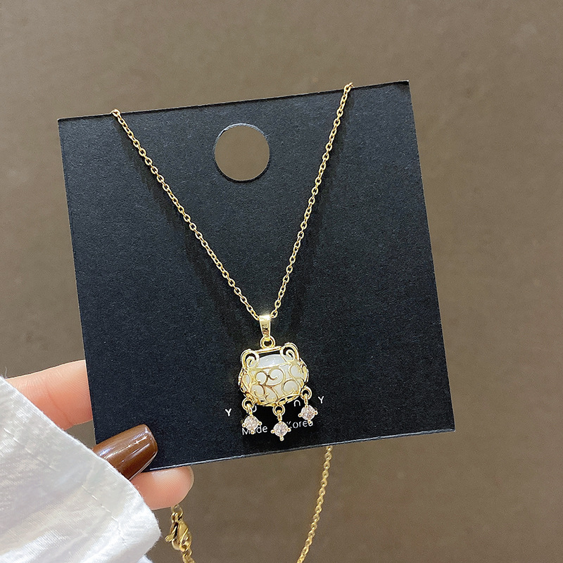 2021new Trendy Longevity Lock Chalcedony Pendant Necklace for Women Unique Design Titanium Steel Clavicle Chain Trendy Necklace