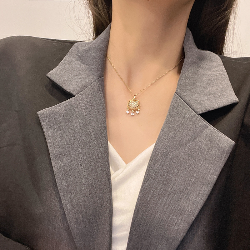 2021new Trendy Longevity Lock Chalcedony Pendant Necklace for Women Unique Design Titanium Steel Clavicle Chain Trendy Necklace