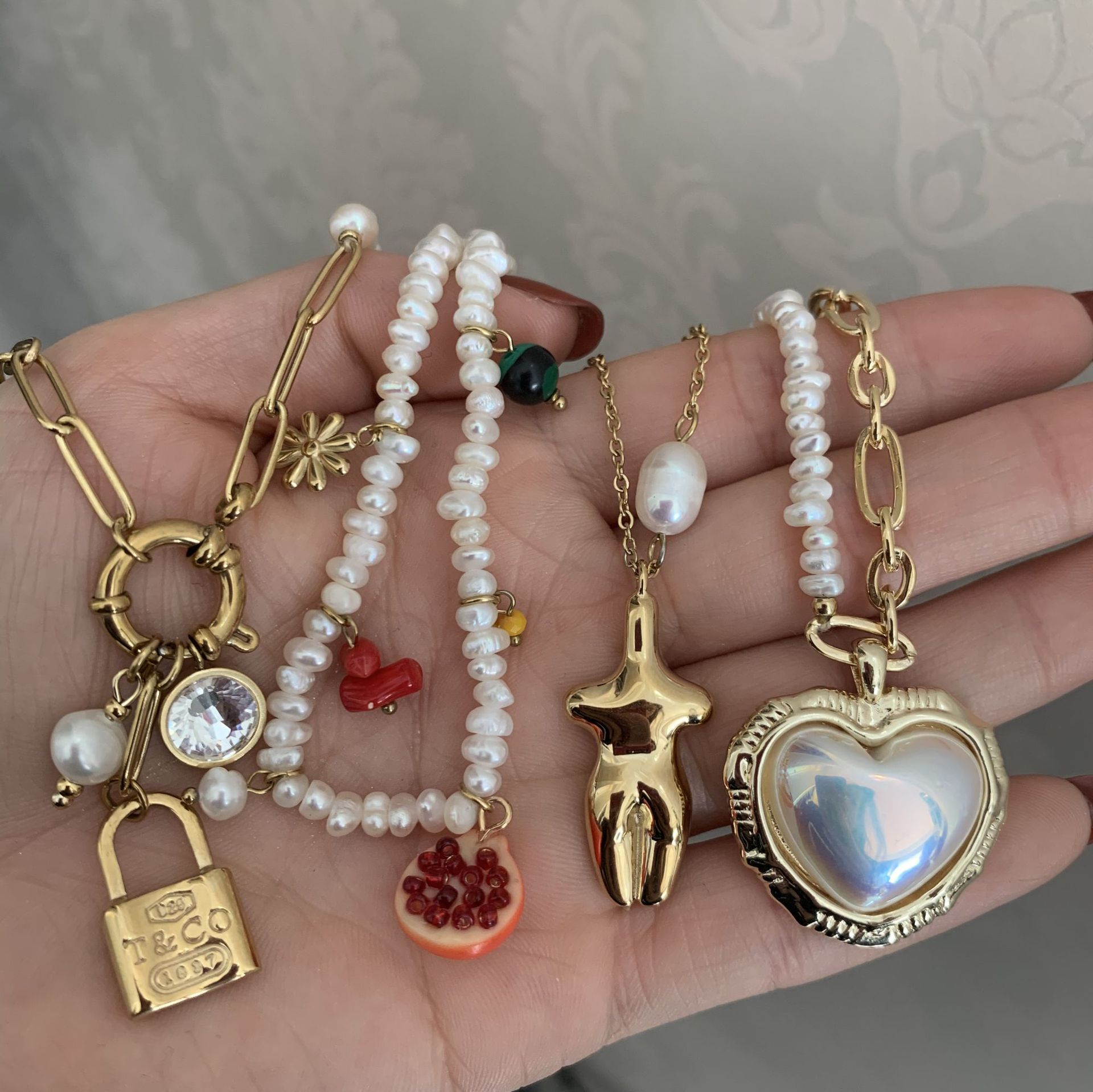 Special-Interest Design Natural Personality Fashion Pearl Metal Mix and Match Heart-Shape Lock Pendant Clavicle Chain Sweater Chain Necklace for Women