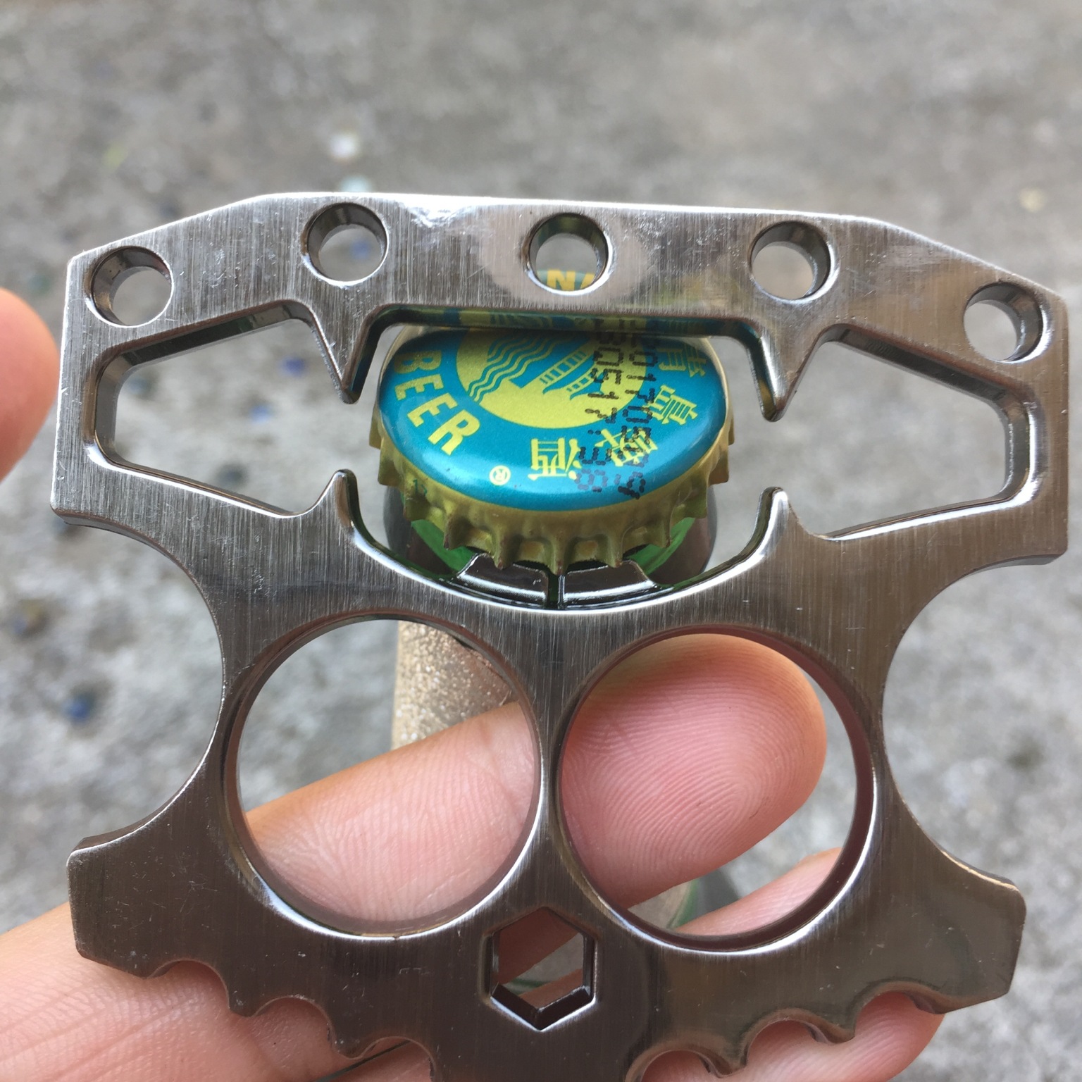 Mg Cute Skull Bottle Opener Window Breaker SelfDefense Finger Lock Keychain Brass Knuckle Car Emergency Window Breaker