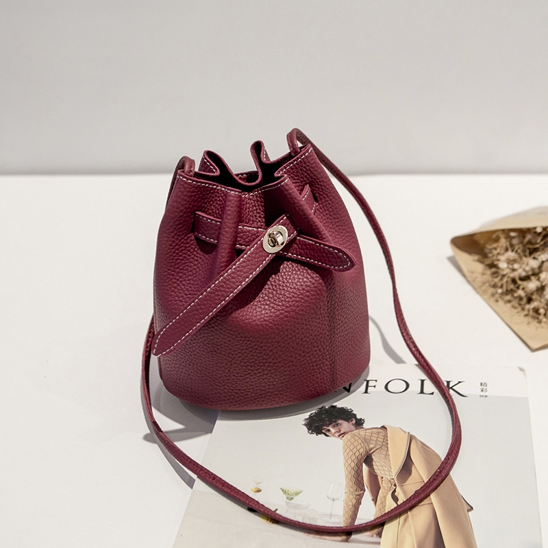 Handbags Ladies Hand Bag2021 New Lock Cylinder Shoulder Small Bucket Bag Cell Phone Small Bag One Piece Dropshipping