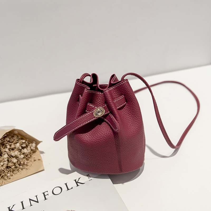 Handbags Ladies Hand Bag2021 New Lock Cylinder Shoulder Small Bucket Bag Cell Phone Small Bag One Piece Dropshipping