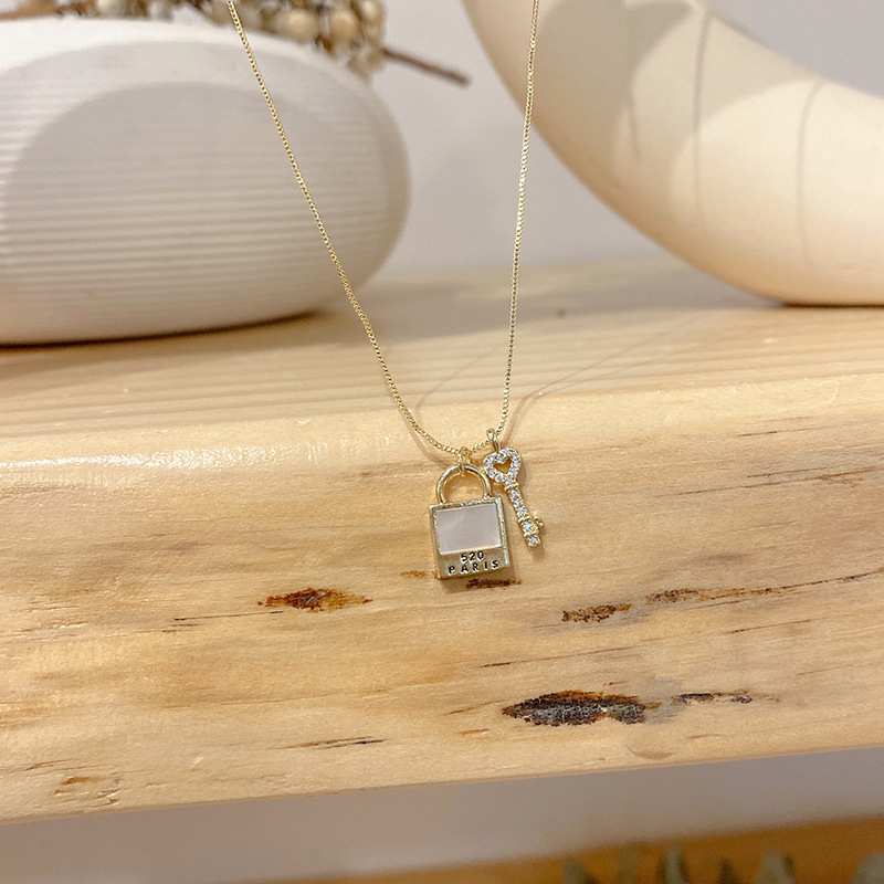 Fashion Necklace Women&#039;s Personality Japanese and Korean Style Pendant Clavicle Chain Light Luxury Letter Lock Head Retro Temperament Necklace