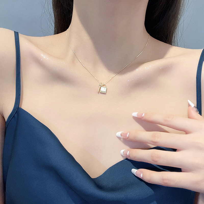 Fashion Necklace Women&#039;s Personality Japanese and Korean Style Pendant Clavicle Chain Light Luxury Letter Lock Head Retro Temperament Necklace
