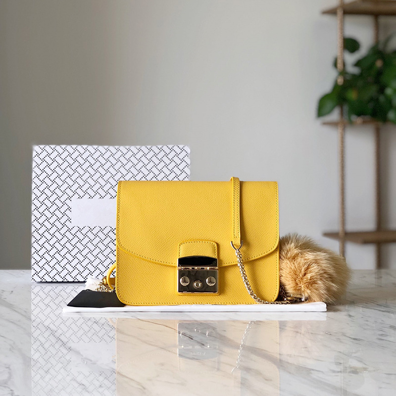2019 Early Spring New Cowhide Metal Lock Catch Women Hand-Carrying Crossbody Bag Candy Color Medium Portable Small Square Bag