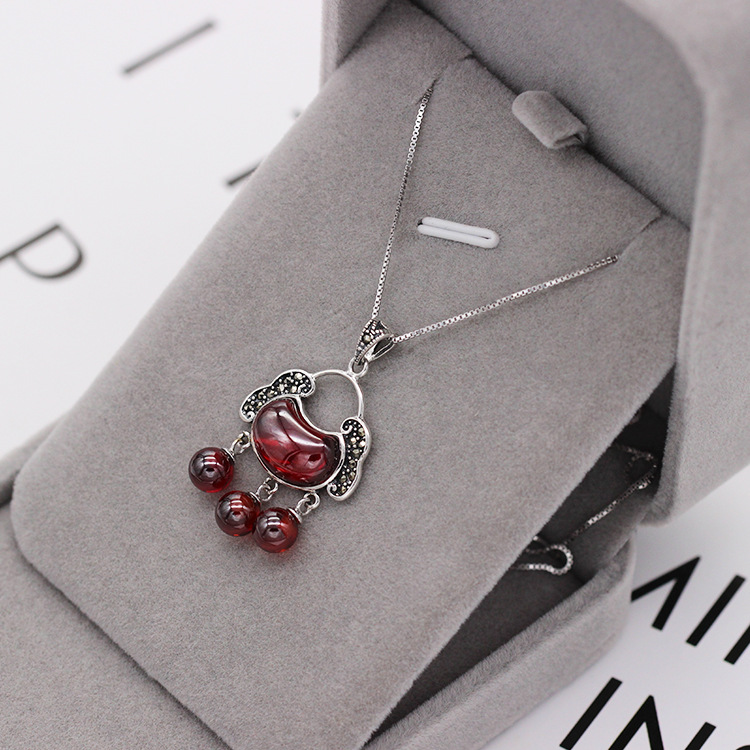 S925 pure silver garnet retro cloud lock simple and versatile fashion valentine&#039;s day gift popular in Japan and South Korea