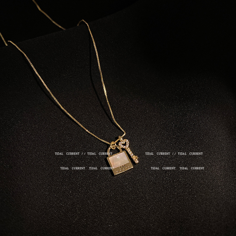Korean Dongdaemun Design Key Lock Necklace Women&#039;s Fashion Simple Cold Style Pendant All-Match Clavicle Chain Fashion