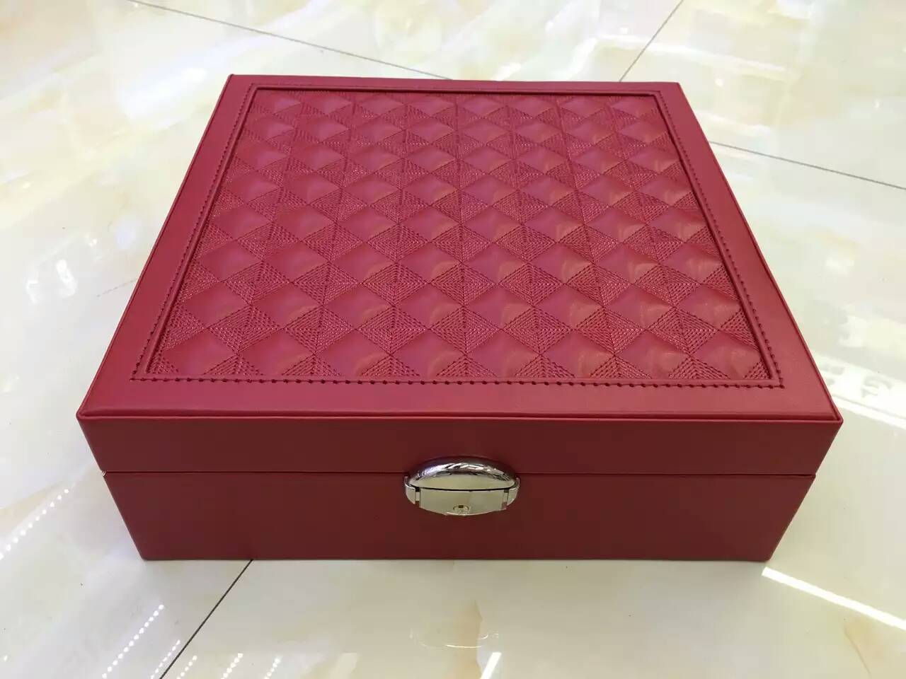 New 2016 square PU locking jewelry boxes jewelry storage box factory outlet