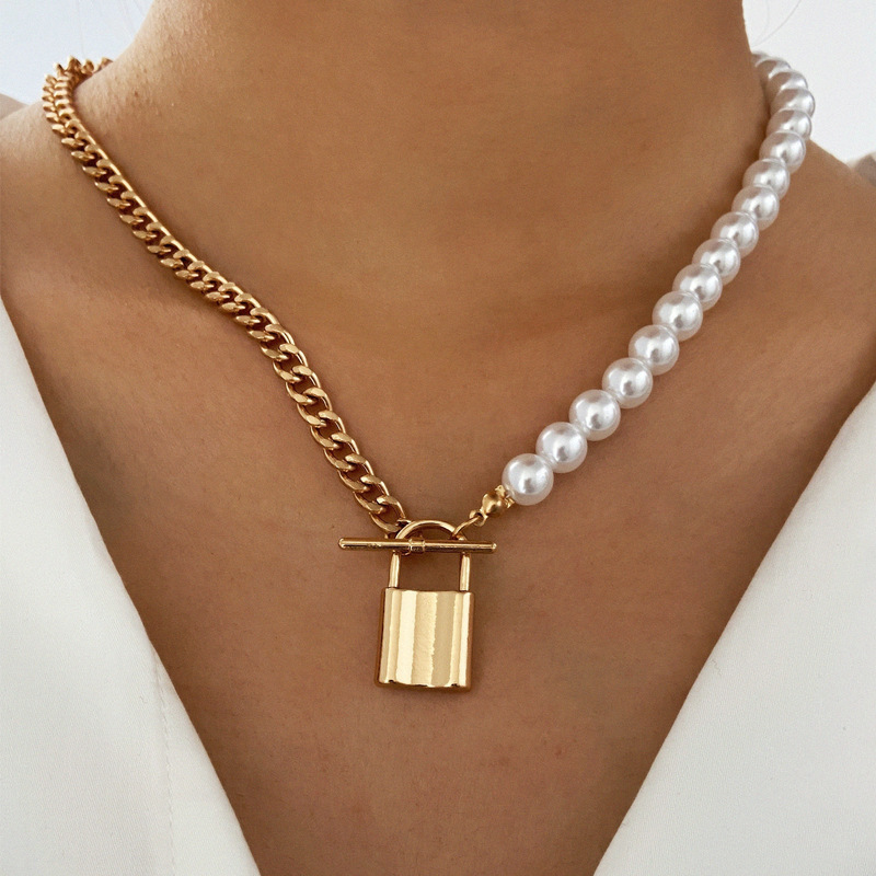 52096 Han Zhishang New Chain Clavicle Chain Europe and America Creative Vintage Metal Lock Pendant Artificial Pearl Necklace