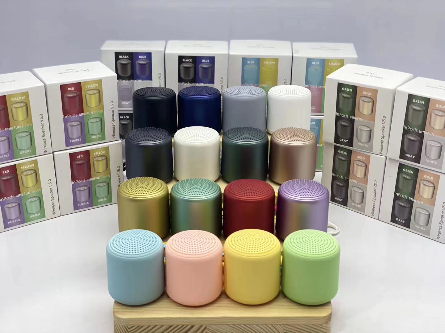 New Mini Speaker TWS Mini Bluetooth Speaker Creative Macaron Audio Portable round Lock and Load Spray Audio