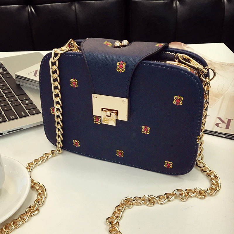 Factory Wholesale Small Square Bag Women&#039;s Chain Clip Bag Women&#039;s Printing Lock Pouch Single Shoulder Crossbody Can Be Customized