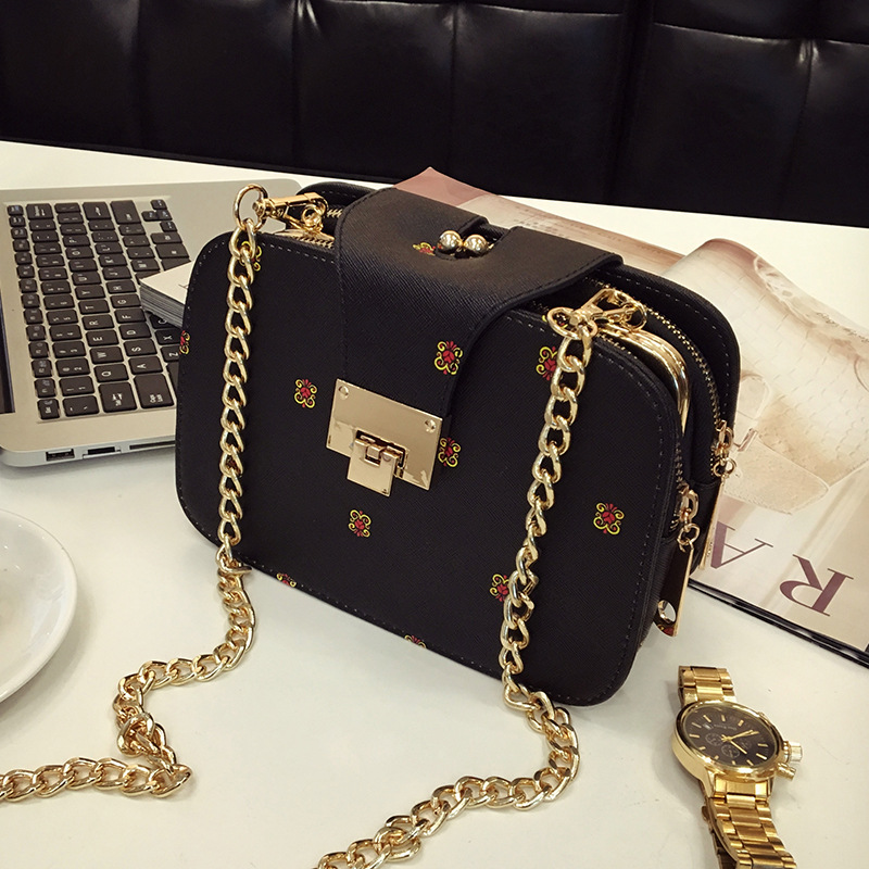Factory Wholesale Small Square Bag Women&#039;s Chain Clip Bag Women&#039;s Printing Lock Pouch Single Shoulder Crossbody Can Be Customized