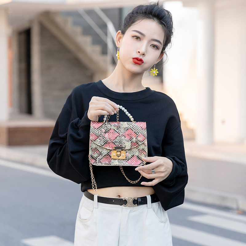 Women&#039;s Bag 2021 New Snake Pattern Pearl Handle Lock Chain Small Square Bag Woven Pattern Mobile Phone Bag Gift Small Bag