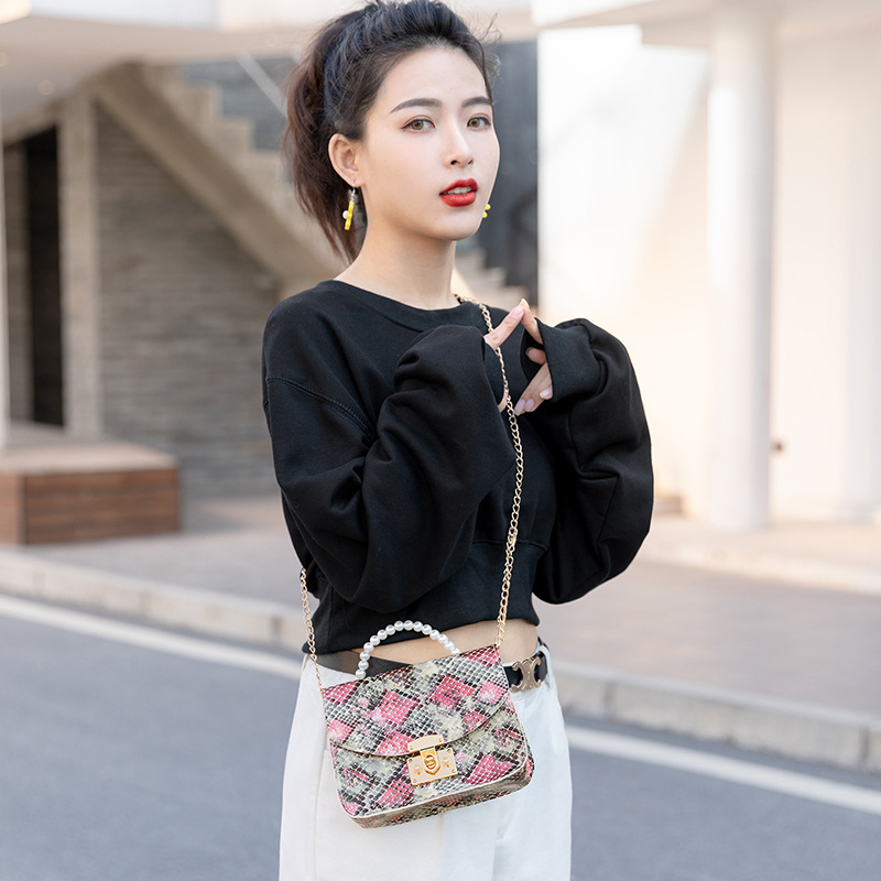 Women&#039;s Bag 2021 New Snake Pattern Pearl Handle Lock Chain Small Square Bag Woven Pattern Mobile Phone Bag Gift Small Bag