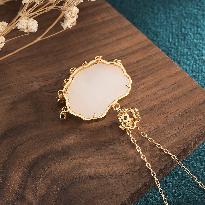 Gong Yanfeng Retro Pendant Ruyi Safety Lock Imitation Hetian Jade Necklace Tassel Temperamental Necklace Factory Direct Sales