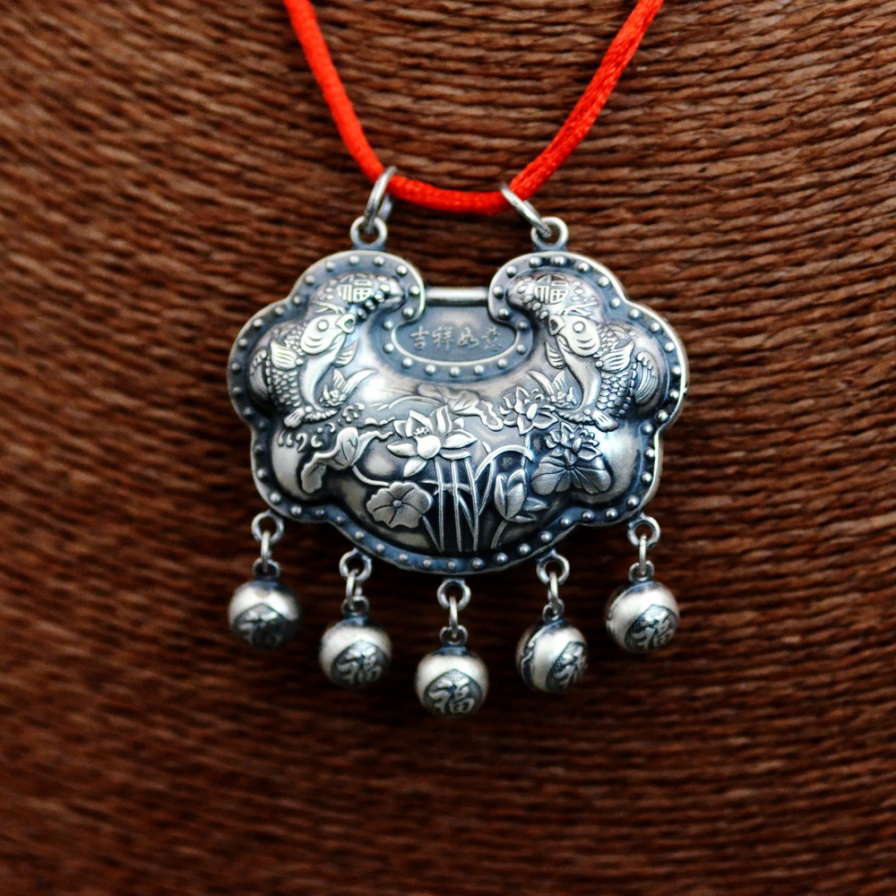Vintage Thai Silver Pure Silver S990 Fish Play Lotus Pendant Female Lucky Adult Longevity Lock Sweater Chain Pendant
