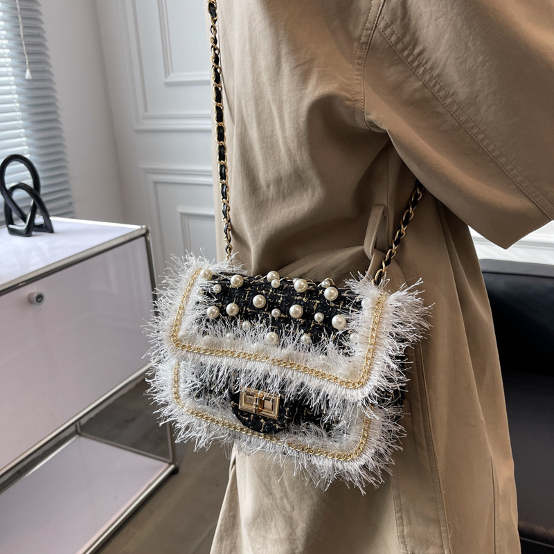 Fashion Furry Women&#039;s Twist Lock Bag Bag 2021 Autumn and Winter New Chain Small Square Bag Korean Style Woolen Shoulder Messenger Bag Fashion