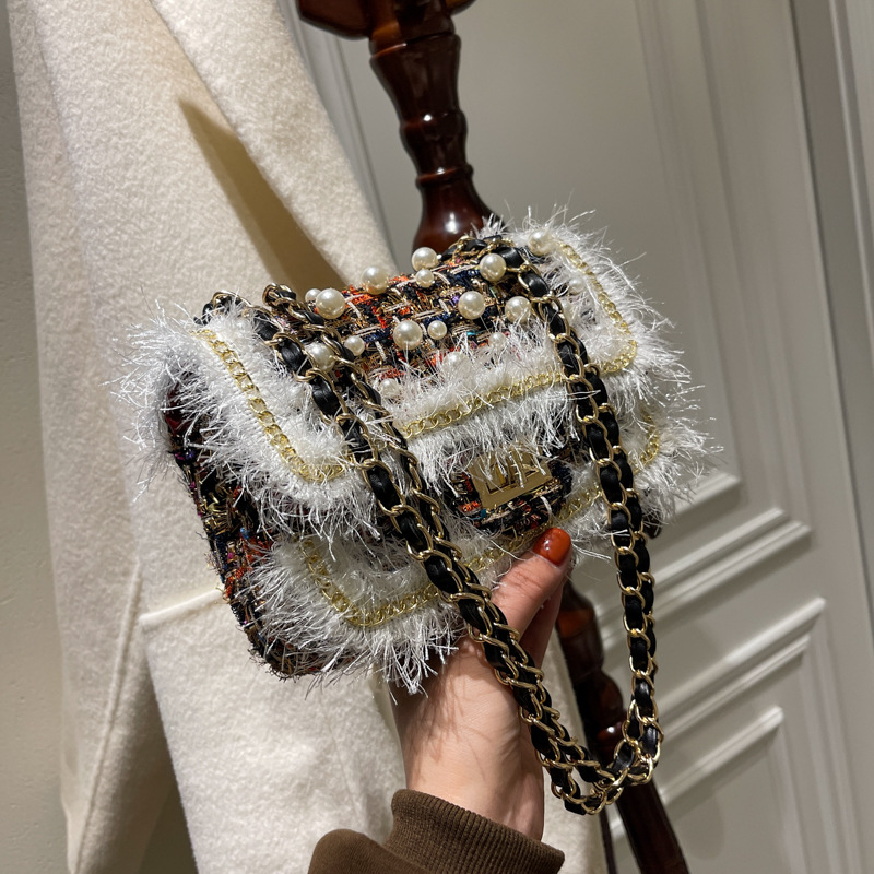 Fashion Furry Women&#039;s Twist Lock Bag Bag 2021 Autumn and Winter New Chain Small Square Bag Korean Style Woolen Shoulder Messenger Bag Fashion