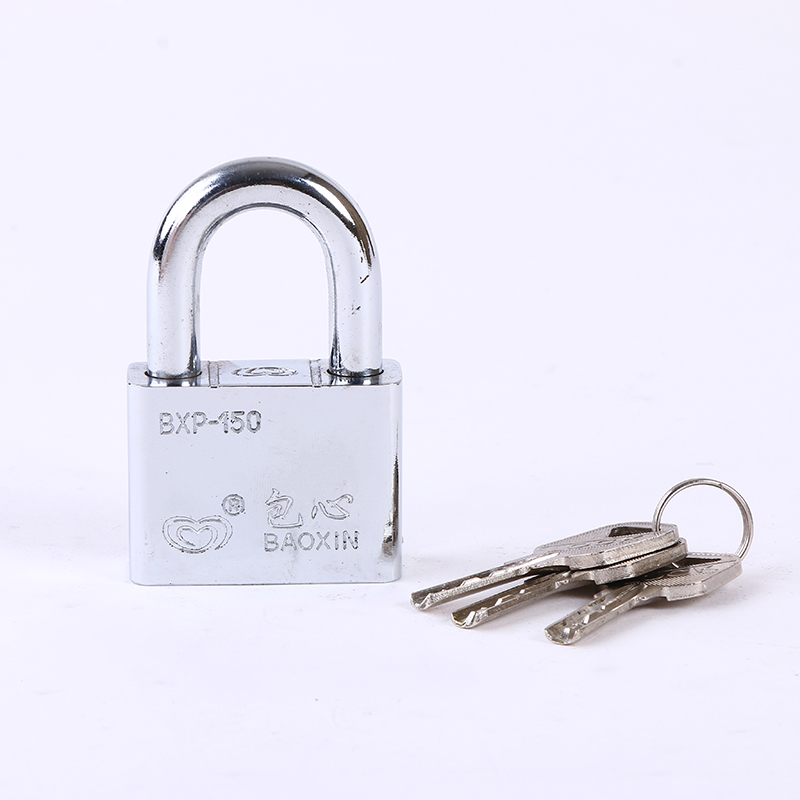 As hundreds of rust small doors lock anti-theft locks open the padlock small padlock