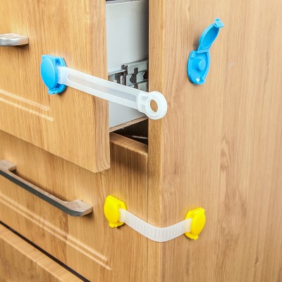 Lock the children&#039;s locker door lock and lock the refrigerator lock 1.