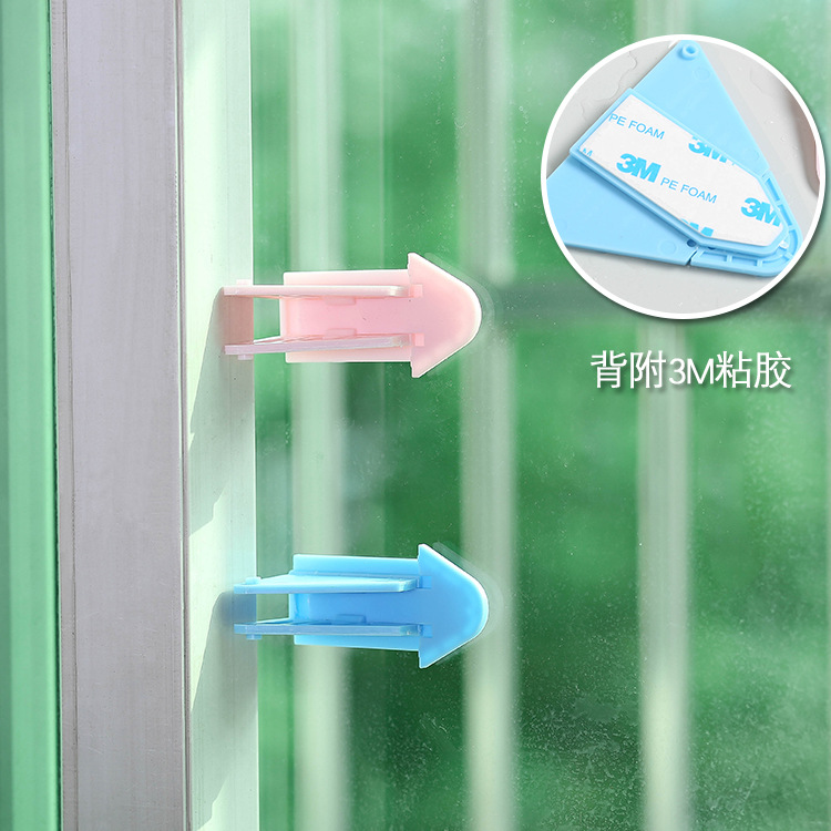 Safety lock for children&#039;s falling door