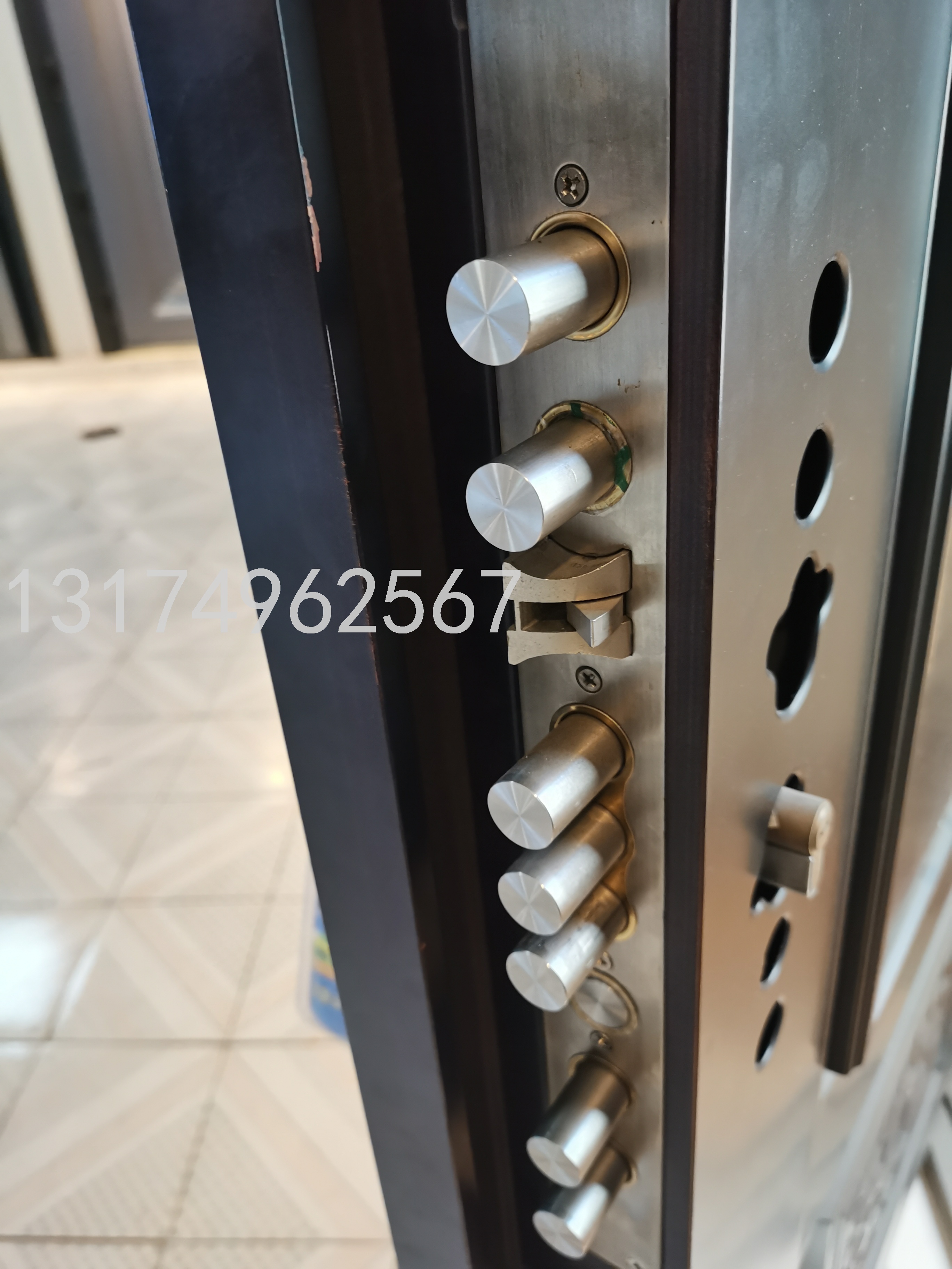 Simple and Elegant Household Entrance Door Entry Door Anti-Theft Door Grade a Fingerprint Lock Door Zinc Alloy Door