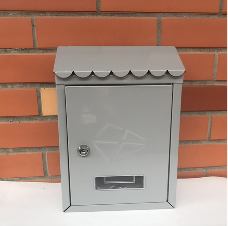 Villa Home Hanging Wall Mailbox Nostalgic Retro Door with Lock Letter Box European Garden Outdoor Rainproof Post Box