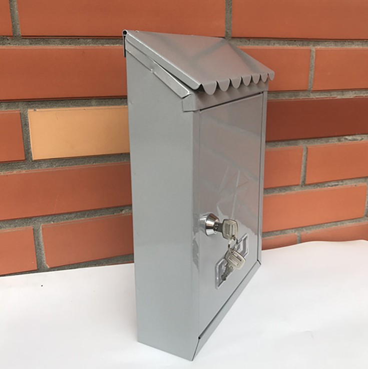Villa Home Hanging Wall Mailbox Nostalgic Retro Door with Lock Letter Box European Garden Outdoor Rainproof Post Box